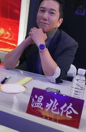 C宝喝酒最新趋势，科技引领饮酒体验，塑造未来生活风尚